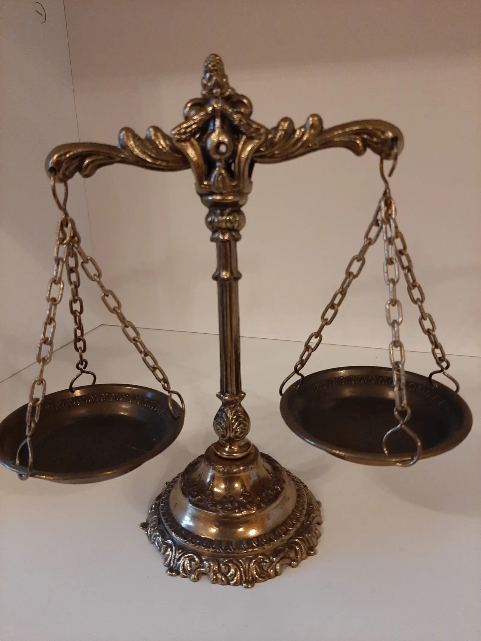 Bilancia della giustizia nello studio